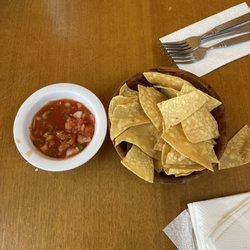 Baja Mar Fish Taco - Salsa and chips