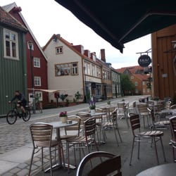 Dromedar Kaffebar - Den hyggelige uteserveringen en tidlig tirsdagmorgen.