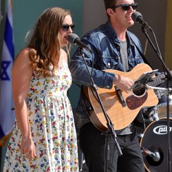 Calvary Chapel Gulf Coast - James and Jill leading worship at Gospel in the Park