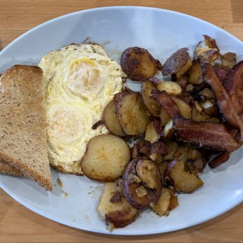 @ The Diner - Eggs over Easy, Fried Potatoes, Crispy Bacon - Coffee & Tea Near Me - Orlando, Florida @ The Diner - Eggs over Easy, Fried Potatoes, Crispy Bacon - Coffee & Tea Near Me - Orlando, Florida