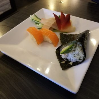 Sake Sushi - Spicy crispy hand roll, salmon sushi, surf clam and red snapper - Sushi Bars Near Me - Kingsville, Ontario Sake Sushi - Spicy crispy hand roll, salmon sushi, surf clam and red snapper - Sushi Bars Near Me - Kingsville, Ontario