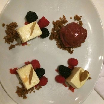 Giovannis Ristorante - Tiramisu (or maybe cheesecake?) - Italian Near Me - Beachwood, Ohio Giovannis Ristorante - Tiramisu (or maybe cheesecake?) - Italian Near Me - Beachwood, Ohio