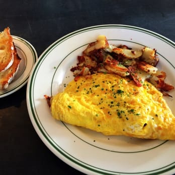 HangOverEasy - Make Your Bed Omelet w/HOE fries - Breakfast & Brunch Near Me - Cincinnati, Ohio
