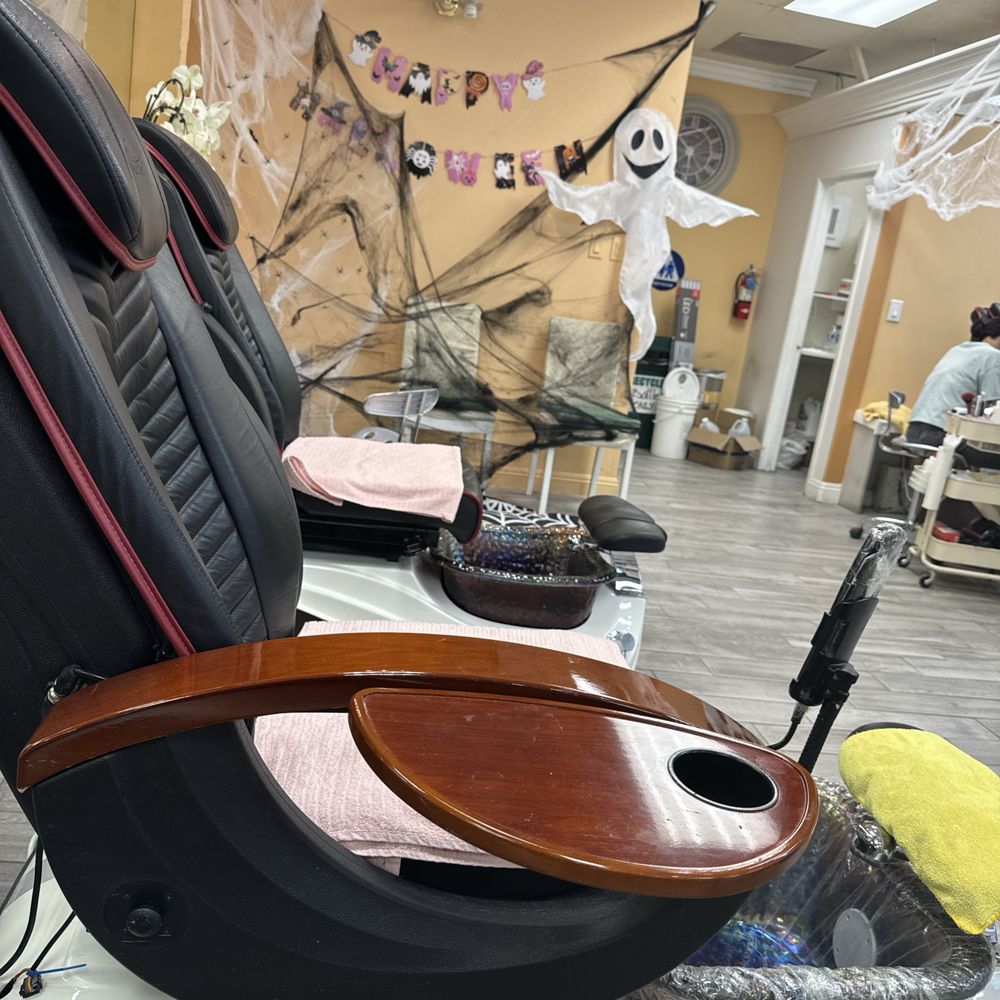 Double OO Nails & Spa - Halloween decor - Nail Salons Near Me - Corona, California Double OO Nails & Spa - Halloween decor - Nail Salons Near Me - Corona, California