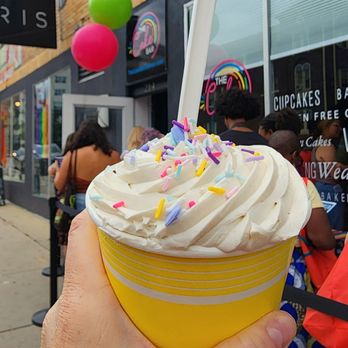 The Cake Bar - a hand holding a cup of ice cream - Desserts Near Me - Denver, Colorado The Cake Bar - a hand holding a cup of ice cream - Desserts Near Me - Denver, Colorado