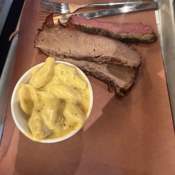 Bringles Smoking Oasis - Barbeque Near Me - Nashville, Tennessee