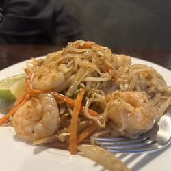 Mac Kitchen - Shrimp Pad Thai