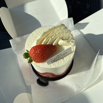 Light on the Sugar - Strawberry Shortcake - Bakeries Near Me - Winter Park, Florida Light on the Sugar - Strawberry Shortcake - Bakeries Near Me - Winter Park, Florida