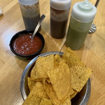 Burrito Parrilla Mexicana - Lisle - Tortilla chips with all the salsas - Mexican Near Me - Lisle, Illinois Burrito Parrilla Mexicana - Lisle - Tortilla chips with all the salsas - Mexican Near Me - Lisle, Illinois