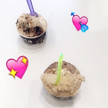Véneta - De arriba a abajo: donuts y snickers + galleta de la abuela y avellanas. - Ice Cream & Frozen Yogurt Near Me - València, V Véneta - De arriba a abajo: donuts y snickers + galleta de la abuela y avellanas. - Ice Cream & Frozen Yogurt Near Me - València, V