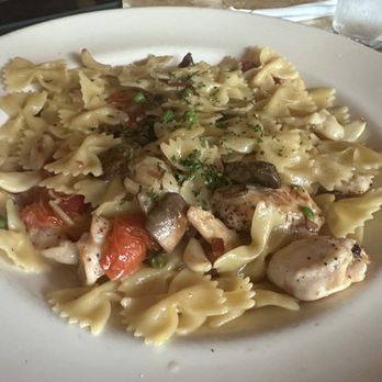 The Cheesecake Factory - Farfalle with Chicken and Roasted Garlic** - Desserts Near Me - Arcadia, California The Cheesecake Factory - Farfalle with Chicken and Roasted Garlic** - Desserts Near Me - Arcadia, California