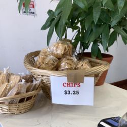 No free chips & salsa :-(