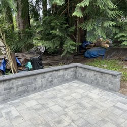 Saltos Landscaping - Patio with seating wall