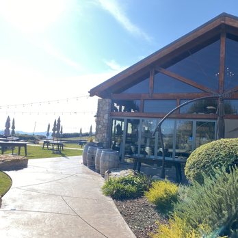 Calcareous Vineyard - Wine Tasting Room Near Me - Paso Robles, California Calcareous Vineyard - Wine Tasting Room Near Me - Paso Robles, California