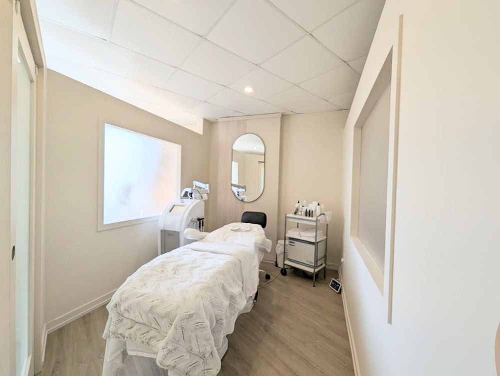 The Freeze Clinic Logo