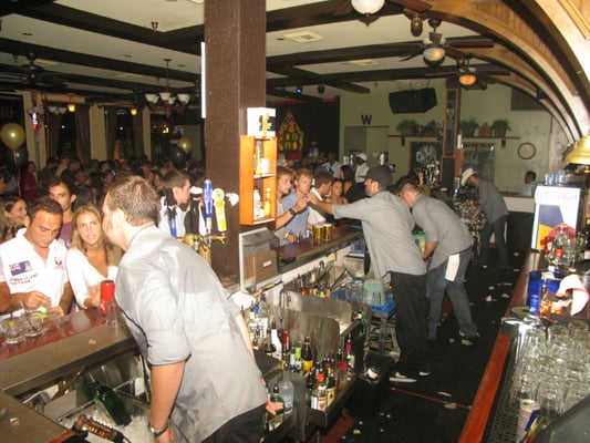 Henry's Pub by null