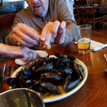 Ventura's Offshore Cafe - Mussels, portion enough for several people ! - New American Near Me - Northfield, New Jersey