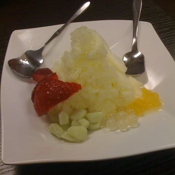 Frostcity - Pineapple (small) - Desserts Near Me - Honolulu, Hawaii