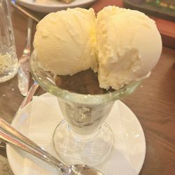 Brownie sundae