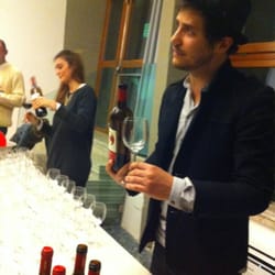 IED - Istituto Europeo di Design - Il Fattore chic spiega come producono il vino :)