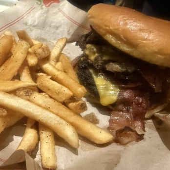 Chili's - Big ranch burger - American Near Me - West Mifflin, Pennsylvania Chili's - Big ranch burger - American Near Me - West Mifflin, Pennsylvania