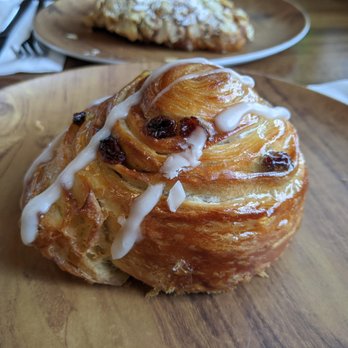 Royal Bakehouse - Cinnamon Roll - Coffee & Tea Near Me - Bellevue, Washington