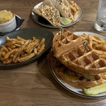 THE RED FOX - Updated August 2024 - 19 Photos & 17 Reviews - 562 Russ