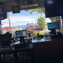 Great patio access to the water and bar customer services hands down wonderful and the pizza delicious