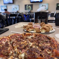 Santino's Pizza & Grinders - Meathead pizza