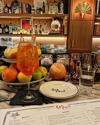 Bar Cecil by null