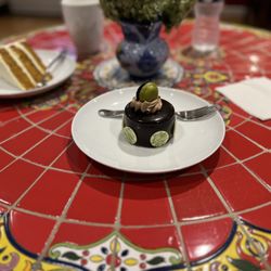 The Frenchman's Corner - Pistachio macaron cake