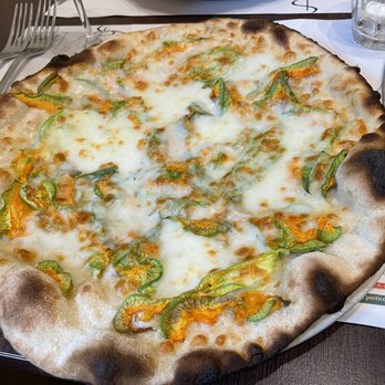 Emma Pizzeria - Zucchini blossom - Pizza Near Me - Rome, RM Emma Pizzeria - Zucchini blossom - Pizza Near Me - Rome, RM