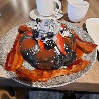 Basalt - Charcoal pancakes and side of bacon - New American Near Me - Honolulu, Hawaii
