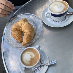 Schneider's - Croissant, cappuccino & expresso macchiato (with almond milk)