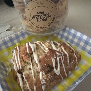 Blended Bakes - Coffee scone and mini chocolate chip bucket - Cupcakes Near Me Blended Bakes - Coffee scone and mini chocolate chip bucket - Cupcakes Near Me