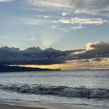 Paia Inn - Sunset - Hotels Near Me - Paia, Hawaii