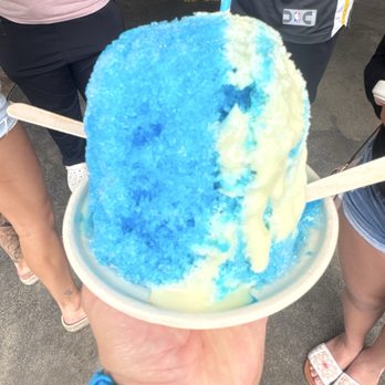 Lahaina Shave Ice - Blue raspberry with condensed milk - Desserts Near Me - Honolulu, Hawaii Lahaina Shave Ice - Blue raspberry with condensed milk - Desserts Near Me - Honolulu, Hawaii