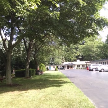 Starlite Resort - A quaint little motel - Hotels Near Me - Saugatuck, Michigan
