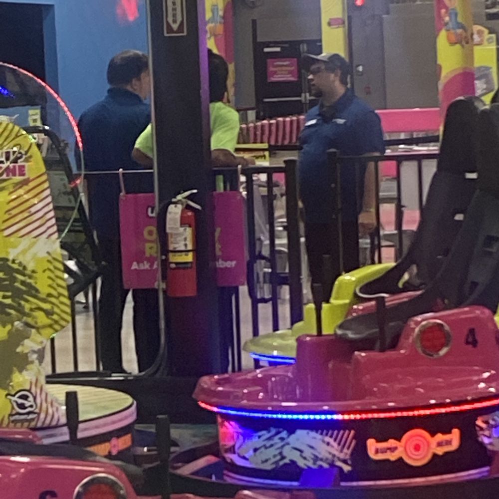 Bad service guy in the glasses is the worst. Bad service guy in the glasses is the worst.