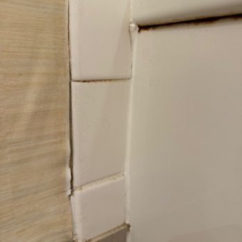 Fairmont Waterfront - Buckled wallpaper, rust under tub, moldy tiles - Hotels Near Me - Vancouver, British Columbia Fairmont Waterfront - Buckled wallpaper, rust under tub, moldy tiles - Hotels Near Me - Vancouver, British Columbia