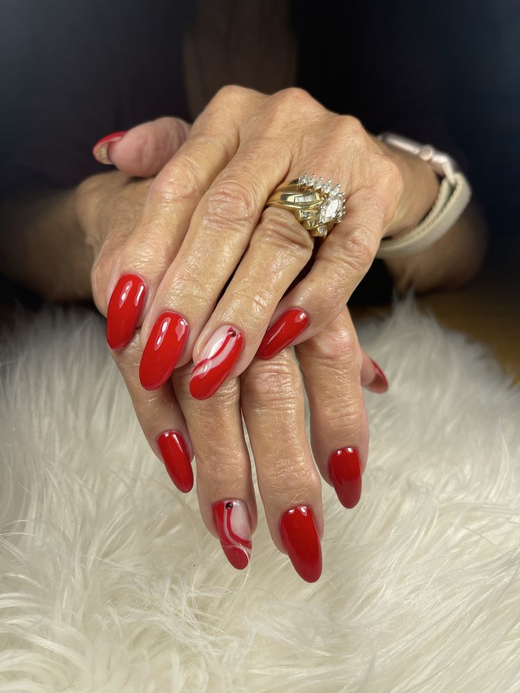 Shannon B Nails Logo