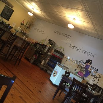 Giggles Cafe - Quaint and delicious with friendly staff and large portions - Delis Near Me - Tifton, Georgia