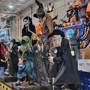Lowe's - Pompano Beach - Halloween decorations - Hardware Stores Near Me - Pompano Beach, Florida