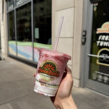 JuiceLand - Strawberry cloud smoothie - Juice Bars & Smoothies Near Me - Austin, Texas