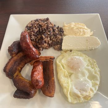 La Esquina Restaurant - Salvadorian breakfast : fried bananas, chorizo, casamiento (beans mix with rice), eggs, cheese, sour cream. - Salvadoran Near Me - Los Angeles, California La Esquina Restaurant - Salvadorian breakfast : fried bananas, chorizo, casamiento (beans mix with rice), eggs, cheese, sour cream. - Salvadoran Near Me - Los Angeles, California