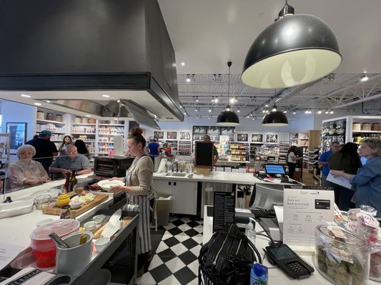Williams-Sonoma by null
