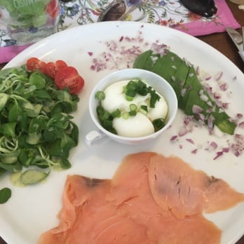 Cafe Byfyj - Jaja w koszulce z łososiem i awokado - Breakfast & Brunch Near Me - Katowice, SL Cafe Byfyj - Jaja w koszulce z łososiem i awokado - Breakfast & Brunch Near Me - Katowice, SL