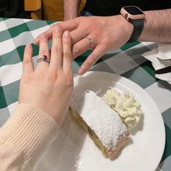 Heurigen Restaurant zur alter Weinpresse - Apfelstrudel