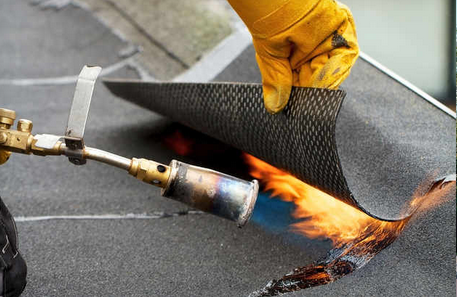 Brownlee Roofing & Gutters Logo