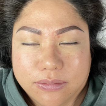 Candy Lashes And Beauty - Immediately after. Redness under right brow - Permanent Makeup Near Me - Westminster, California